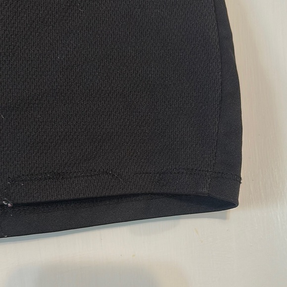 GAP Black and White Short Sleeve Tee with Signature Logo - Picture 9 of 10